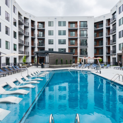  Outdoor Swimming Pool with Expansive Sundeck